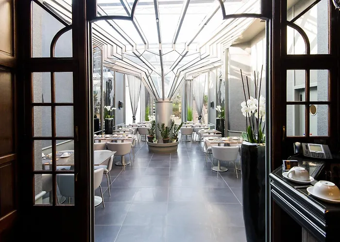 La Reine Hotel & Restaurant